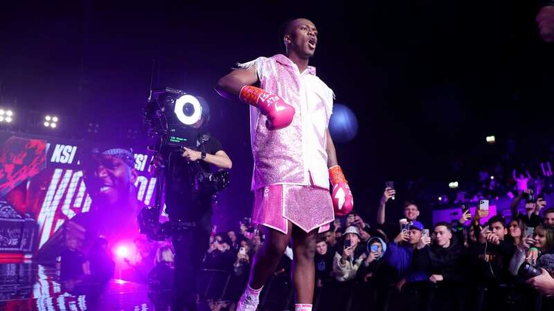 KSI boxing fans chant "f*** Jake Paul" before YouTube star
