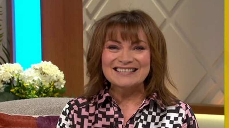 Red-faced Lorraine blindsided by raunchy texts from husband during live show