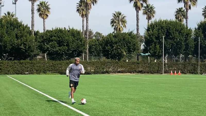 Julian Araujo is training alone at Los Angeles Galaxy