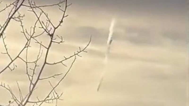 A smoke trail can be seen in the sky (Image: MMtTreasures/Twitter)