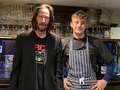 Keanu Reeves enjoys 'fish and chips for lunch' during surprise pub visit dqxikeidqkikdinv