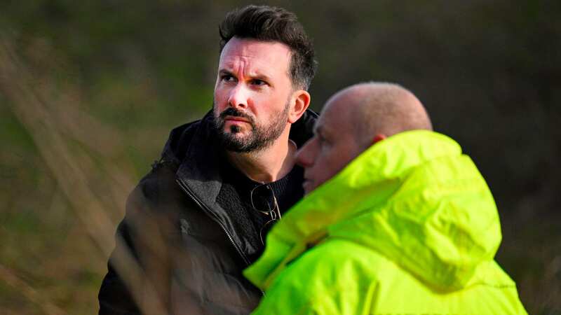 Paul Ansell, the partner of Nicola Bulley, views the spot on the River Wyre with forensic expert Peter Faulding (Image: Julian Hamilton/Daily Mirror)