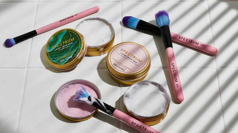 Make-up expert warns of grim brush mistake that can cause fungal infections