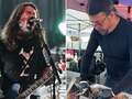 Foo Fighters' Dave Grohl BBQs for 450 homeless people on 16 hour volunteer shift dqxikeidqkikdinv