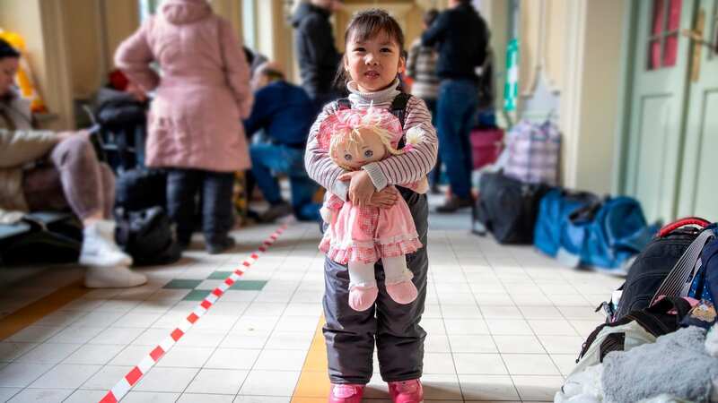 Ukrainian children at a railway station (Image: Steve Reigate)