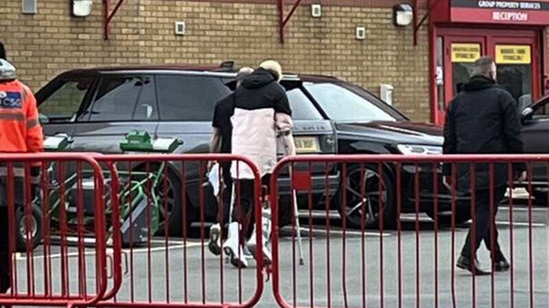 Garnacho leaves Old Trafford on crutches as Ten Hag provides injury update