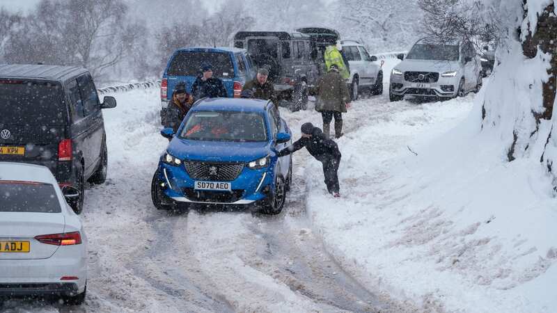 Cars stuck in snow during Arctic conditions (Image: Tom Maddick SWNS)