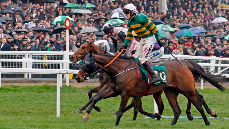 Sire Du Berlais, with Mark Walsh, wins the Stayers