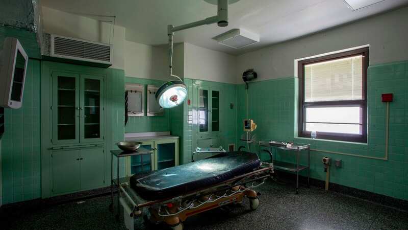An abandoned X-ray machine at Barnwell County Hospital, South Carolina (Image: mediadrumimages/LelandKent)