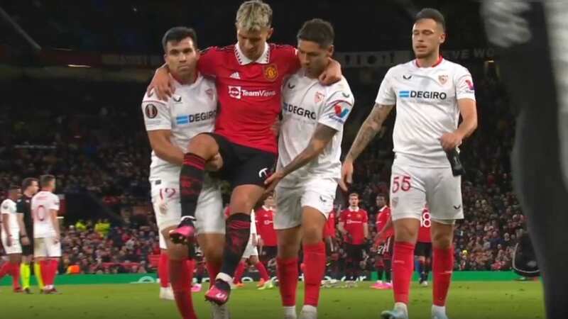 Lisandro Martinez carried off by Argentina teammates after worrying injury