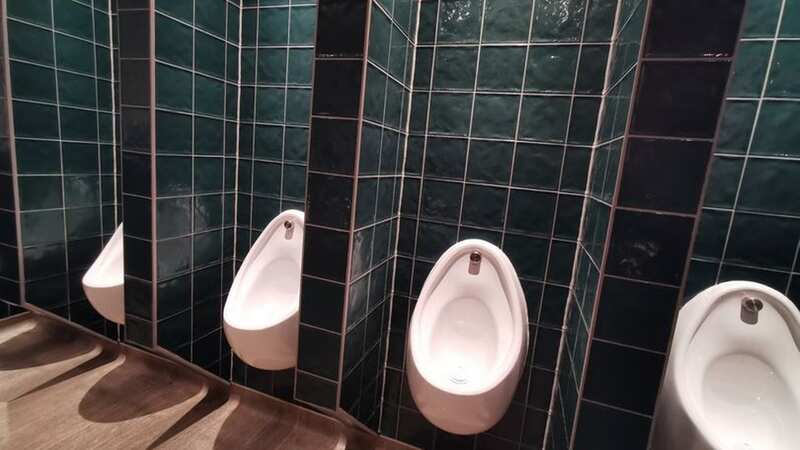 TikTokker Jenna Elizabeth has revealed the common toilet mistake made by drinkers