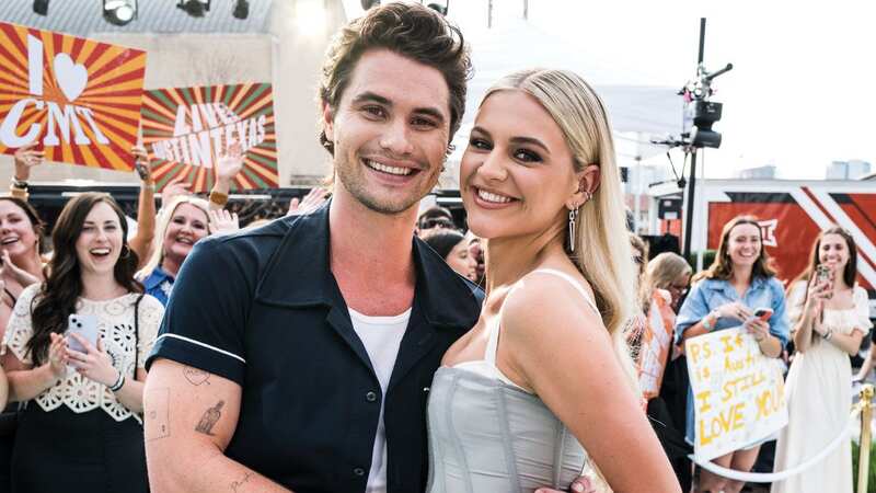 Kelsea Ballerini shares sweet snap with Outer Banks boyfriend amid divorce