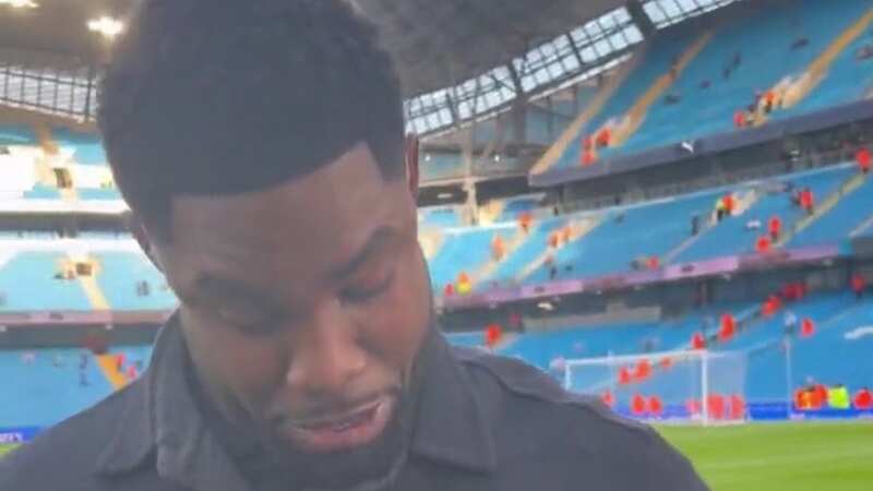 Richards ridiculed as Sky Sports assistant wipes coffee off his "cashmere" coat