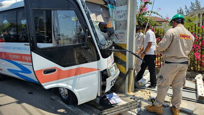 The bus smashed into an electricity pole (Image: ViralPress)