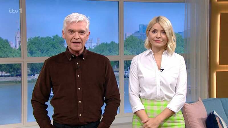 This Morning fans distracted by Holly Willoughby