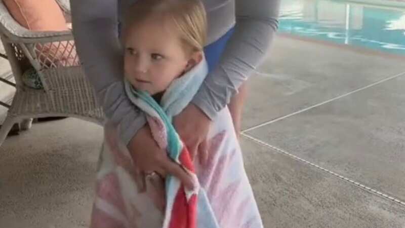 Swimming instructor shares life-saving advice on wrapping kids in towels by pool