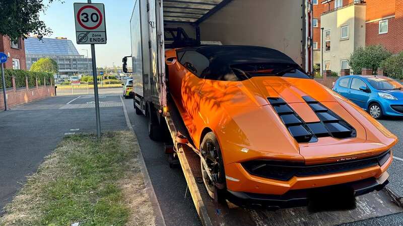 Police towing away the expensive Lamborghini Huracan (Image: WMP)