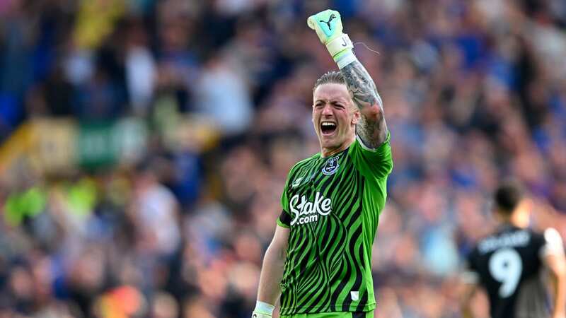Man Utd decide on Pickford bid with De Gea "contemplating" next move