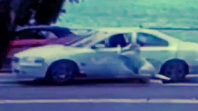 Fearless woman dragged by robber
