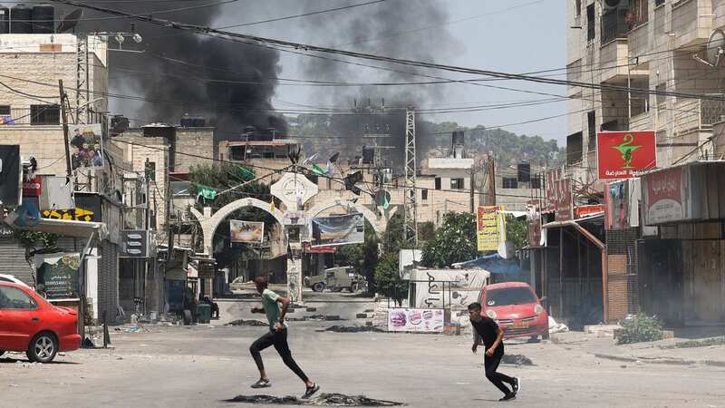 Palestinians take up position during a confrontation with Israeli army (Image: AFP via Getty Images)