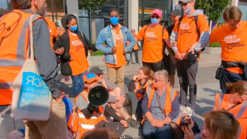 Just Stop Oil activists filmed being held by human chain of counter-protesters