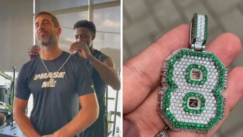 Sauce Gardner gifts Aaron Rodgers a chain