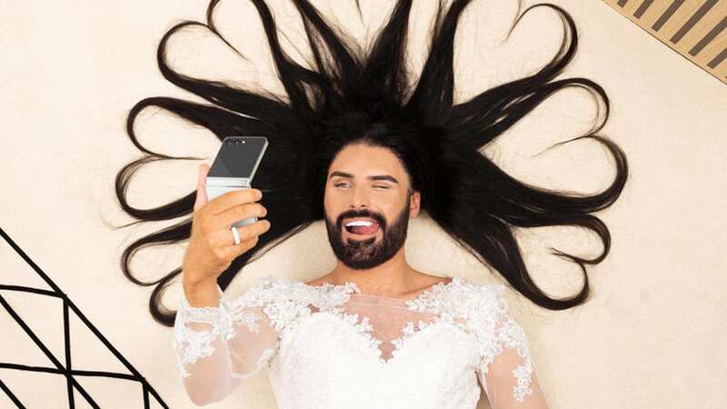 Rylan entertains fans recreating Kendall Jenner