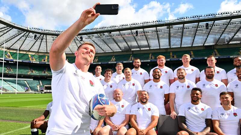 Farrell puts a smile on the face of his England squad at yesterday