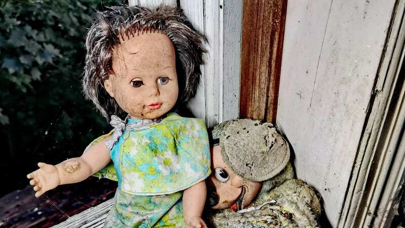 The abandoned home has several dolls scattered around (Image: Kyle Urbex / SWNS)