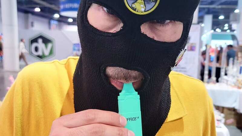 Urgent warnings are given to parents as vapes are disguised as school highlighter pens (Image: highlightvape/Instagram)