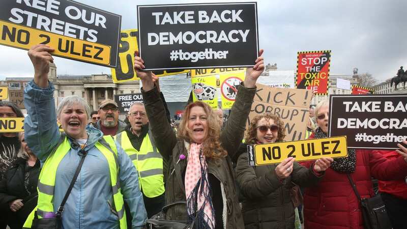 Protesters make their feelings about the ULEZ scheme clear (Image: Getty Images)