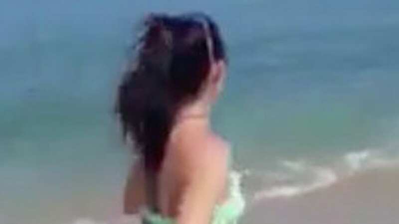 Woman totally calm as Great White shark swims up to screaming fleeing tourists