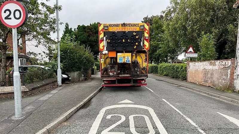 Ahead of a rollout of the new default zones, new speed limit signs are being put up across Wales. (Image: Flintshire Council/Daily Post Wales)