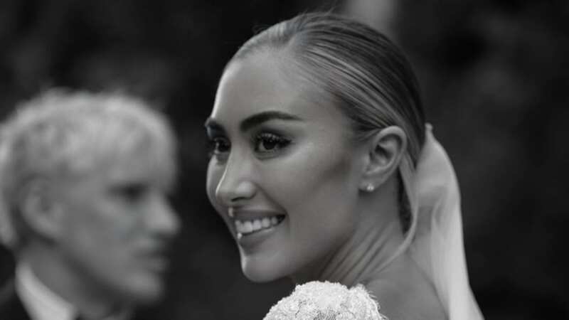 Looking gorgeous on her wedding day, Sophie Habboo