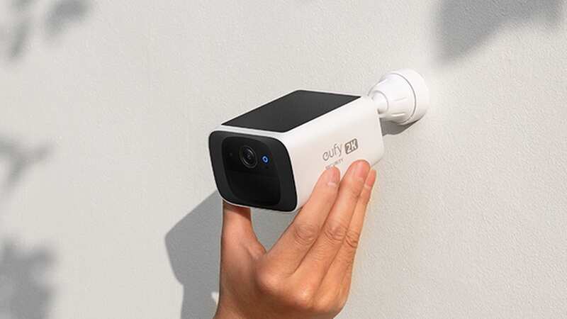 Best outdoor security camera wire-free and powered by a solar panel