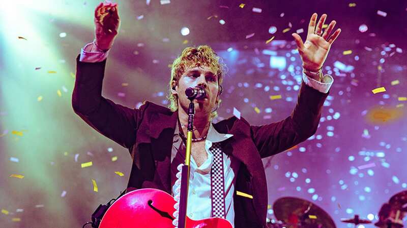 Luke Hemmings certainly knows how to get a crowd going (Image: Maria Laura Arturi/NurPhoto/REX/Shutterstock)
