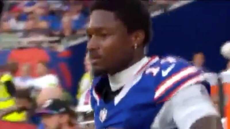 Stefon Diggs smashed a tablet on the sideline (Image: Twitter)