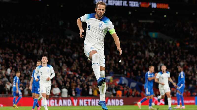 Harry Kane scores from the spot vs Italy