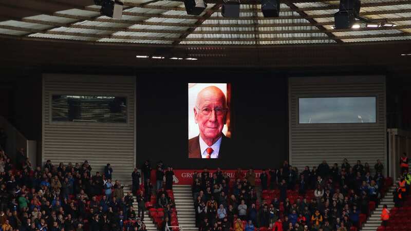 Football fans pay classy tribute after announcement of Sir Bobby Charlton death