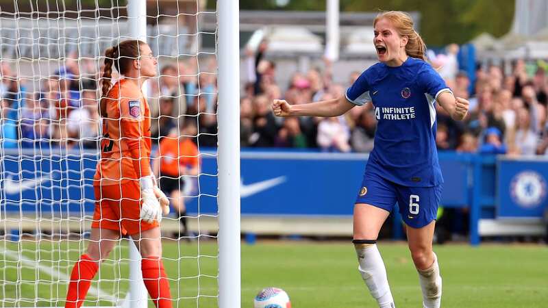 Sjoeke Nuesken celebrates after getting Chelsea level