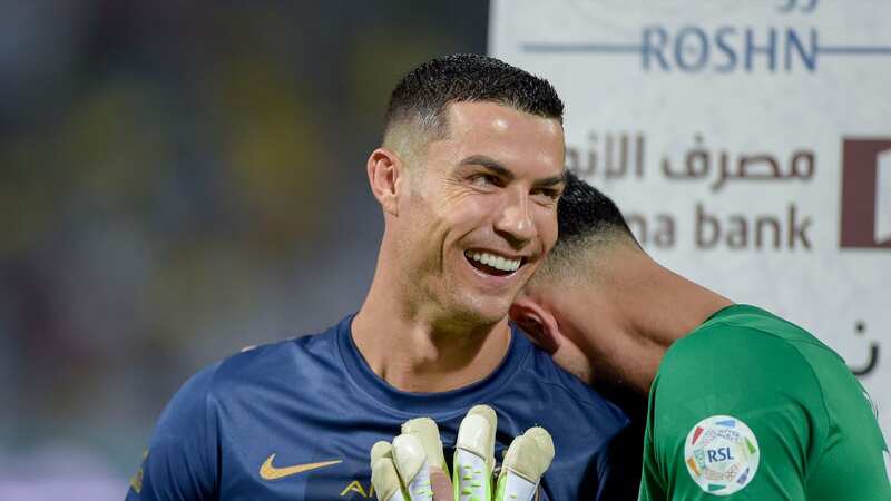 Ronaldo makes classy gesture after "tussle" with team-mate of Henderson in Saudi