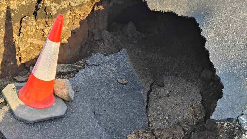 Damaged roads in Grindavik (Image: Andy Commins / Daily Mirror)