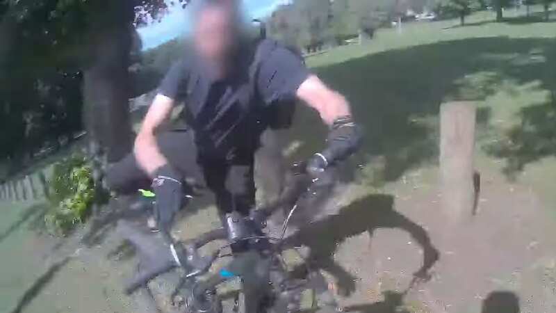 Moment quick-thinking officer borrows stranger