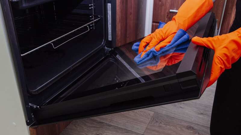 This oven cleaning hack slides grease right off (Image: Getty Images/iStockphoto)