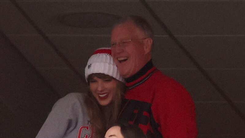 Taylor Swift and her dad Scott Swift embraced as they watched Travis Kelce play (Image: Getty Images)