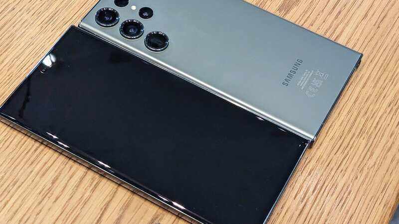The S23 Ultra has a less gradual curve on the edge of the device like the 22 which offers a slightly larger surface area. (Image: James Ide)