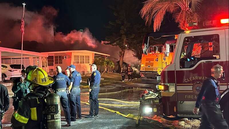 Plane crashes into mobile homes in 