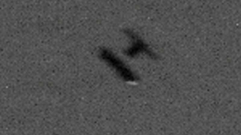 Satellite ERS-2 re-entering the atmosphere, photographed on January 29, 2024 (Image: HEO/SWNS)