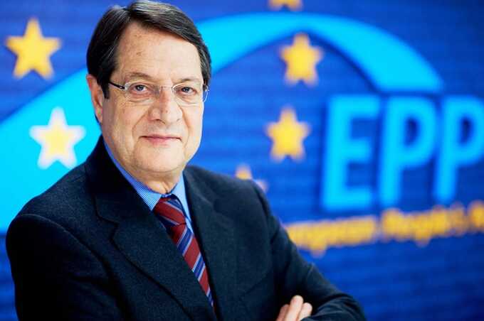 Cyprus’ former president sues corruption probe witness