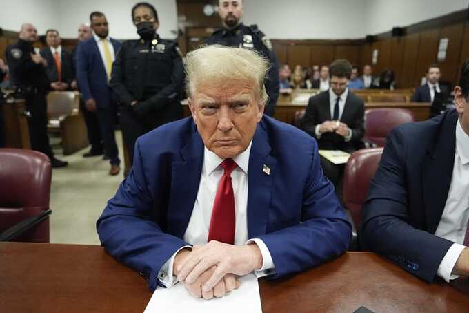 Judge warns Trump of potential jail time for violating gag order